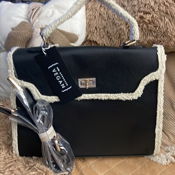 Faux fur vegan leather bag - Picture 4 of 4